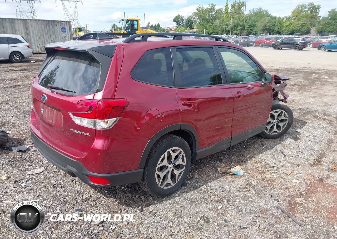 2024 Subaru Forester Premium VIN:JF2SKADCXRH428526 - 4