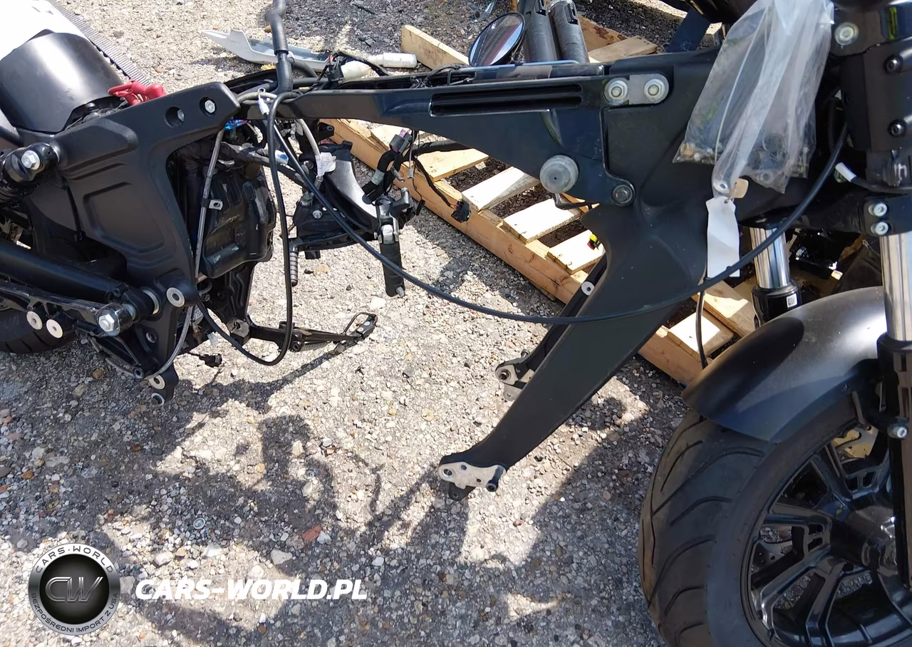 2018 Indian Motorcycle Co. Scout Bobber Abs VIN:56KMTA007J3128860 - 8