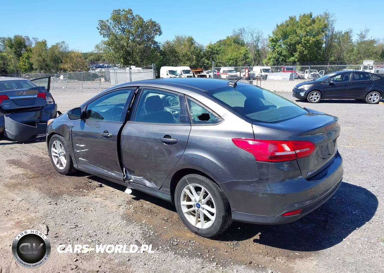 2018 Ford Focus Se VIN:1FADP3F24JL310908 - 3