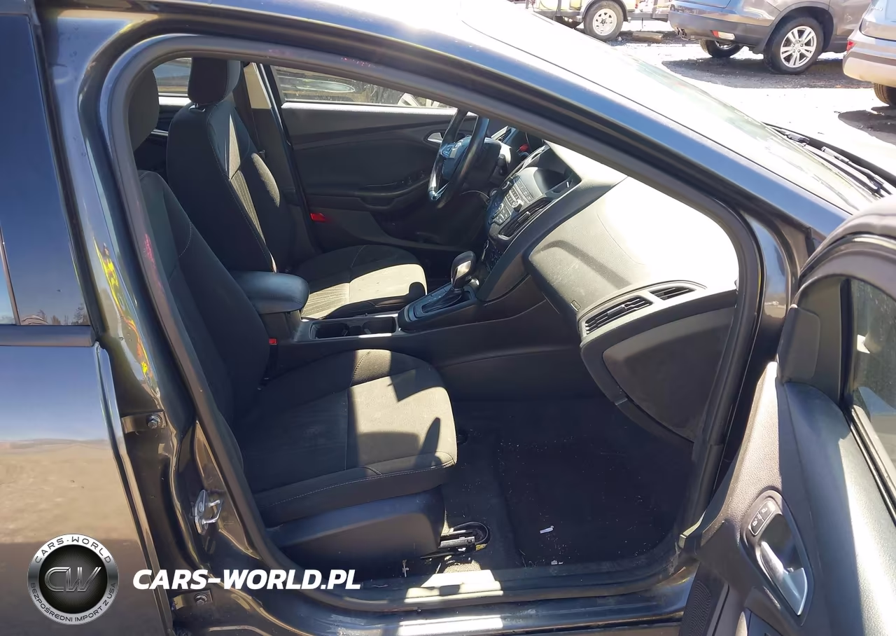 2018 Ford Focus Se VIN:1FADP3F24JL310908 - 5