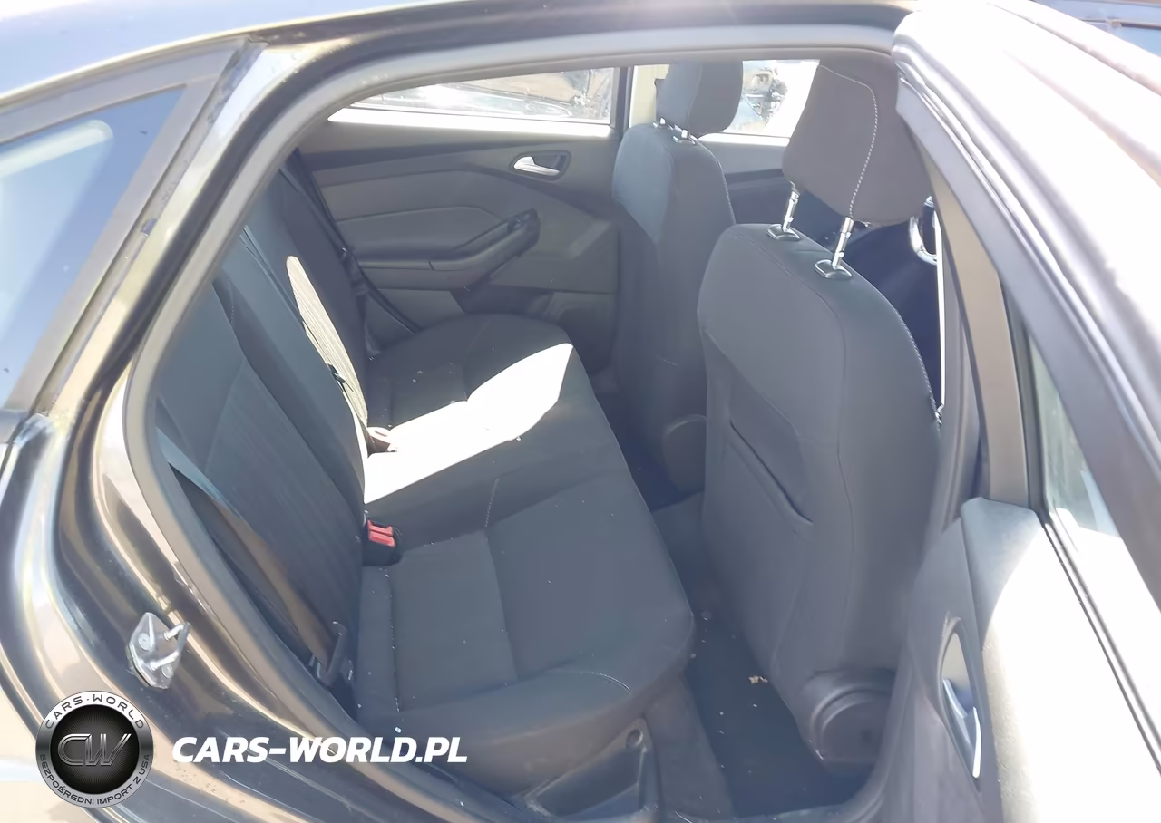 2018 Ford Focus Se VIN:1FADP3F24JL310908 - 8