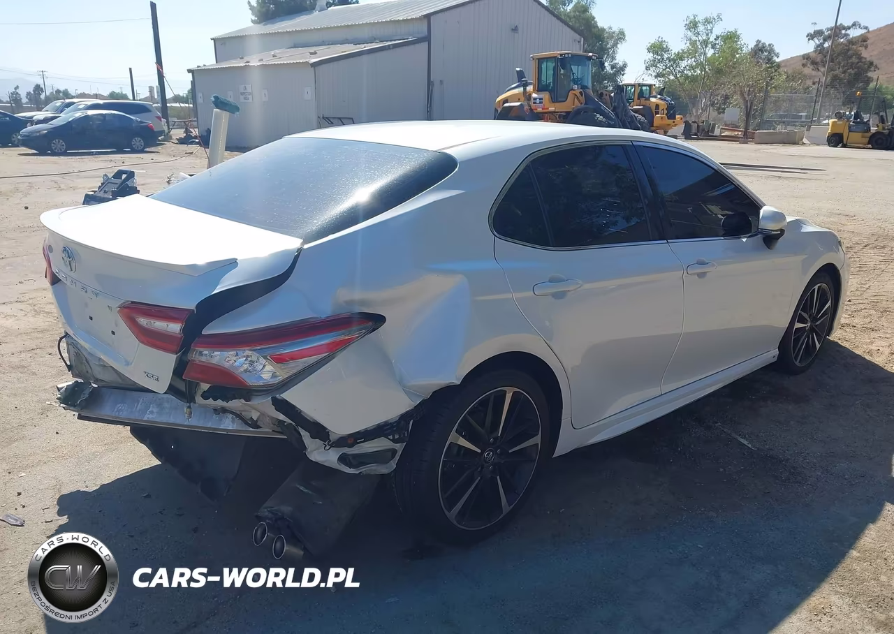 2018 Toyota Camry Xse VIN:4T1B61HK8JU059919 - 4