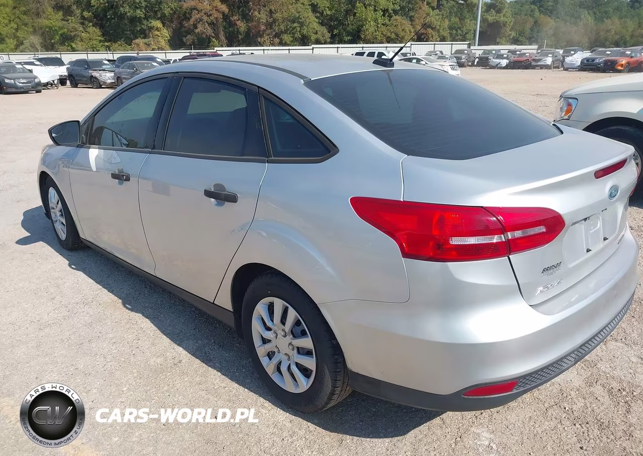 2016 Ford Focus S VIN:1FADP3E26GL305834 - 3