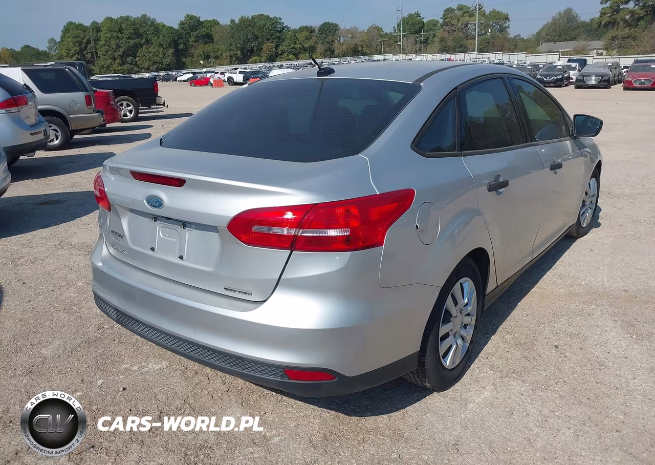 2016 Ford Focus S VIN:1FADP3E26GL305834 - 4