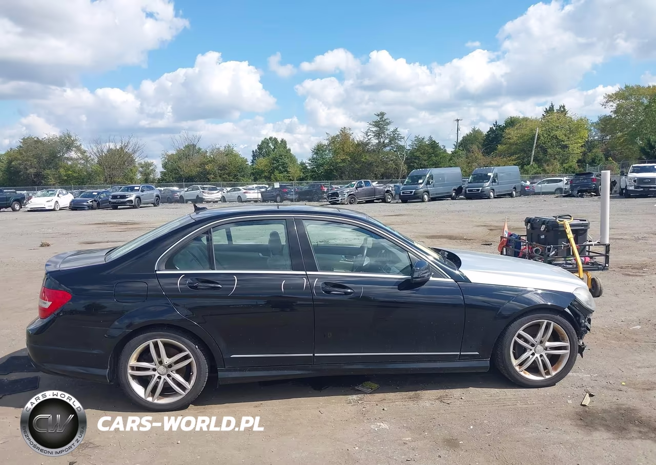 2013 Mercedes-Benz C 300 Luxury 4Matic-Sport 4Matic VIN:WDDGF8AB7DR289512 - 13