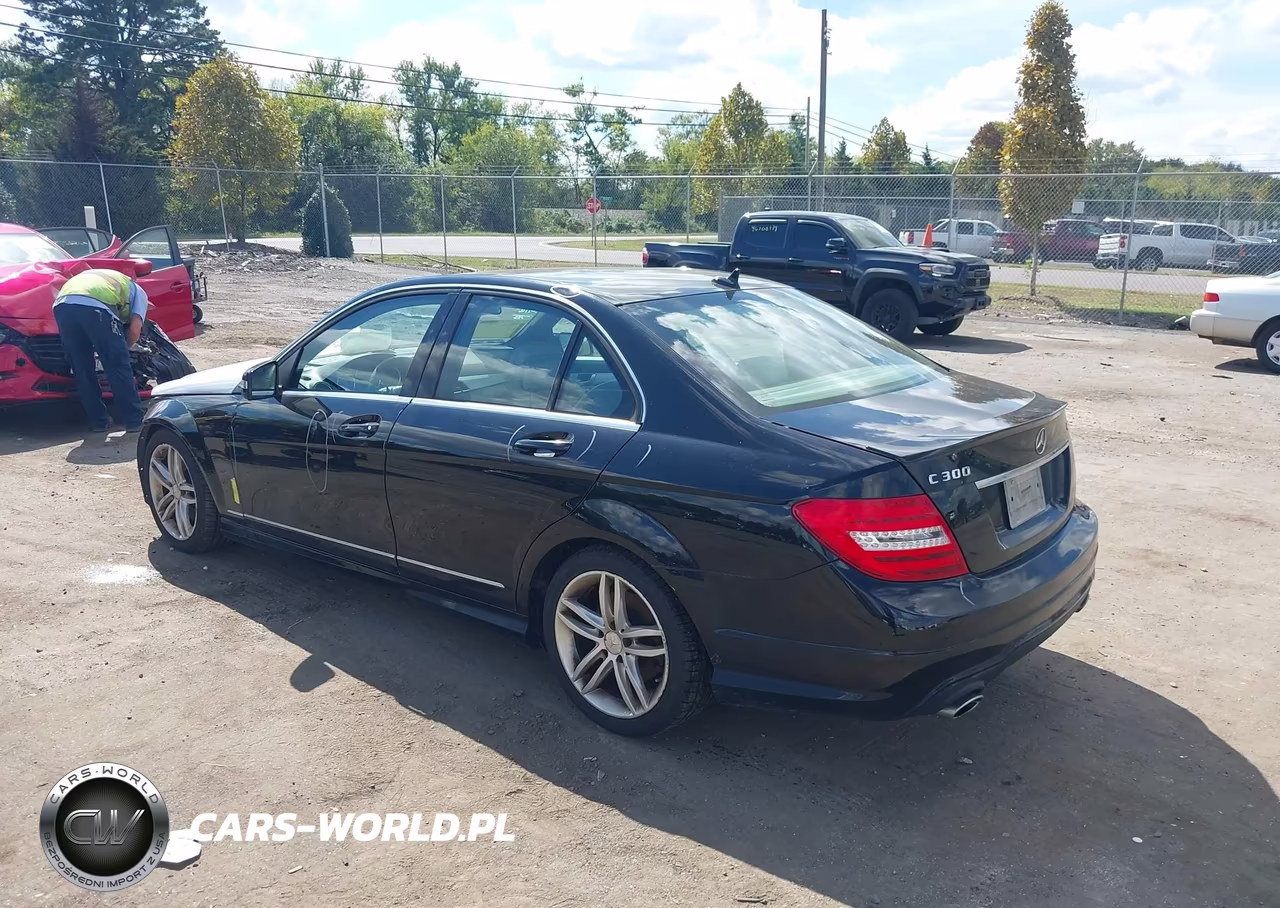 2013 Mercedes-Benz C 300 Luxury 4Matic-Sport 4Matic VIN:WDDGF8AB7DR289512 - 3
