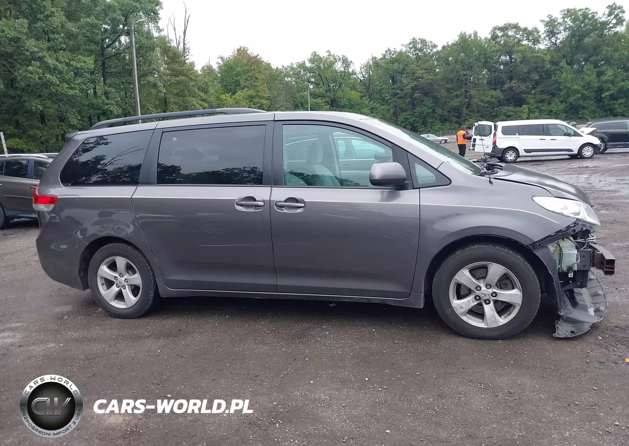 2011 Toyota Sienna Le V6 VIN:5TDKK3DC2BS158932 - 14