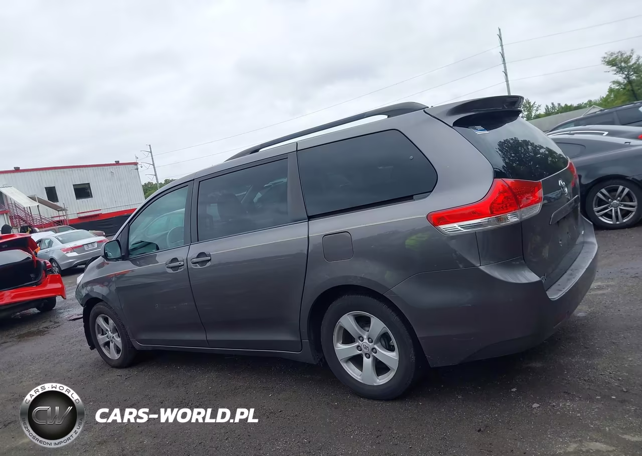 2011 Toyota Sienna Le V6 VIN:5TDKK3DC2BS158932 - 15