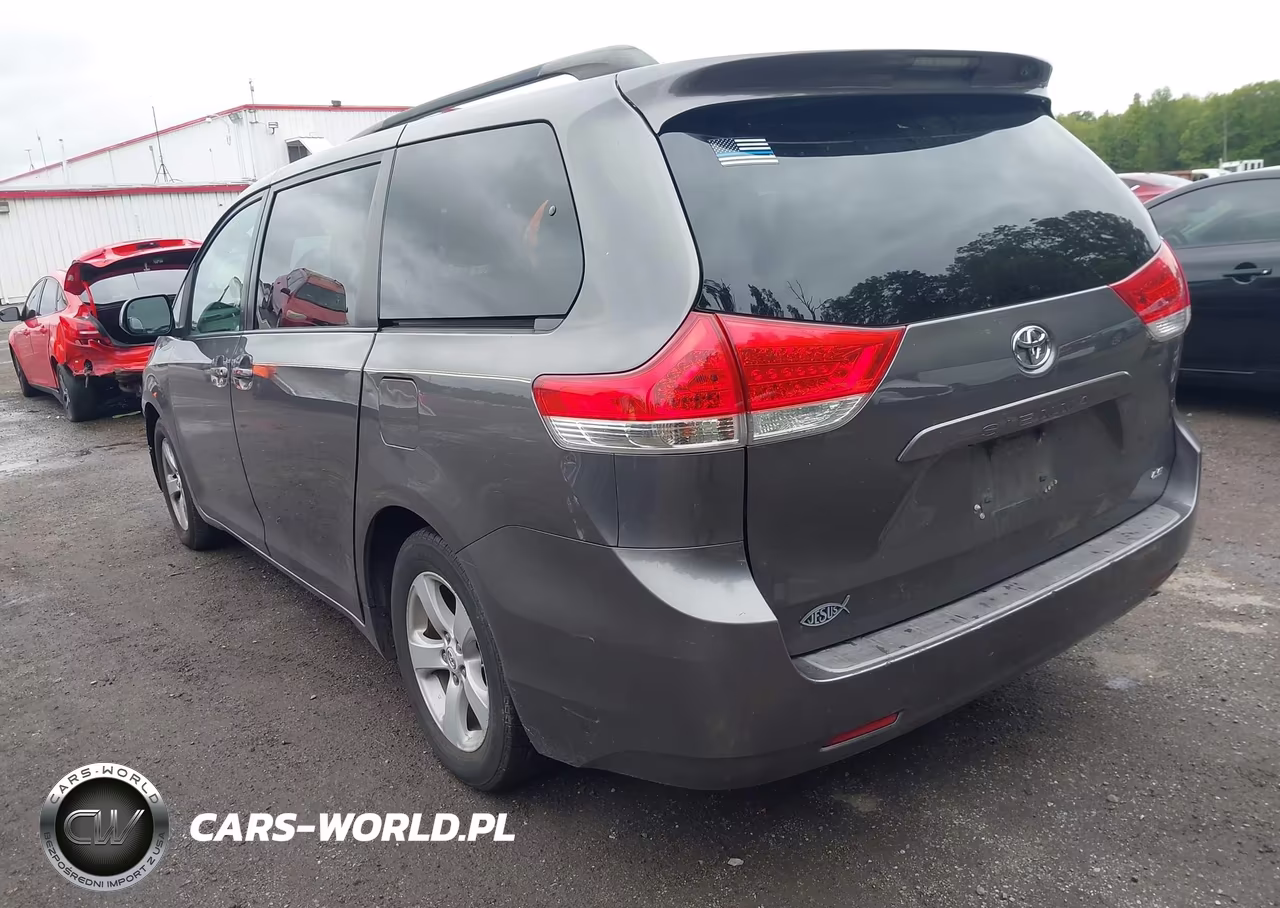 2011 Toyota Sienna Le V6 VIN:5TDKK3DC2BS158932 - 3