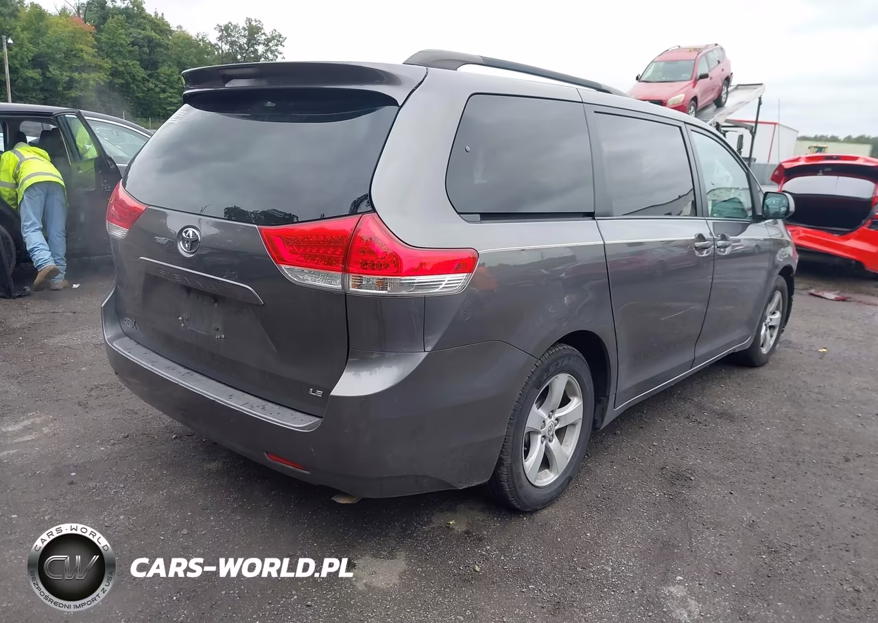 2011 Toyota Sienna Le V6 VIN:5TDKK3DC2BS158932 - 4