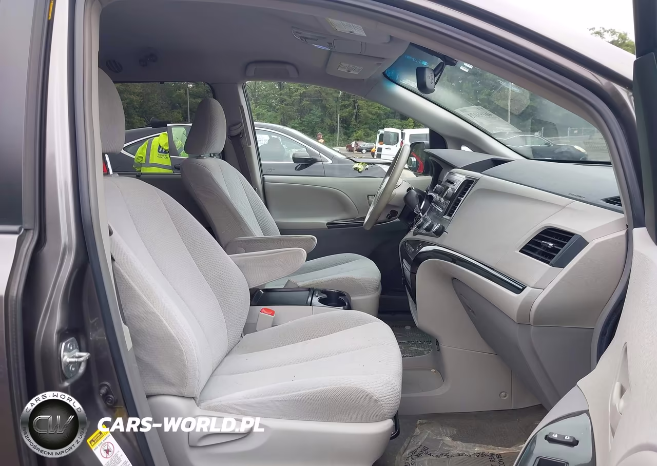 2011 Toyota Sienna Le V6 VIN:5TDKK3DC2BS158932 - 5
