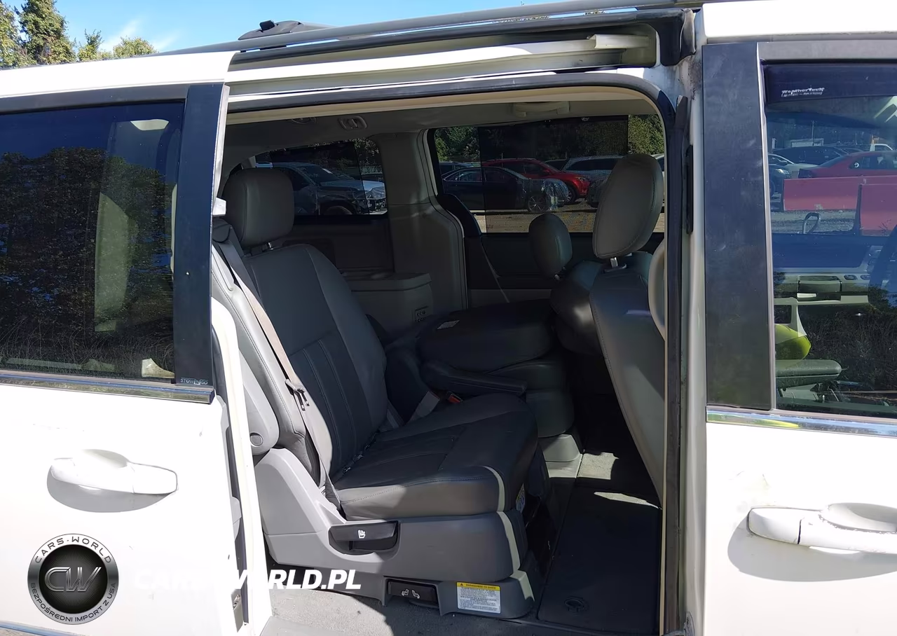 2010 Chrysler Town & Country Touring VIN:2A4RR5DX9AR151941 - 8
