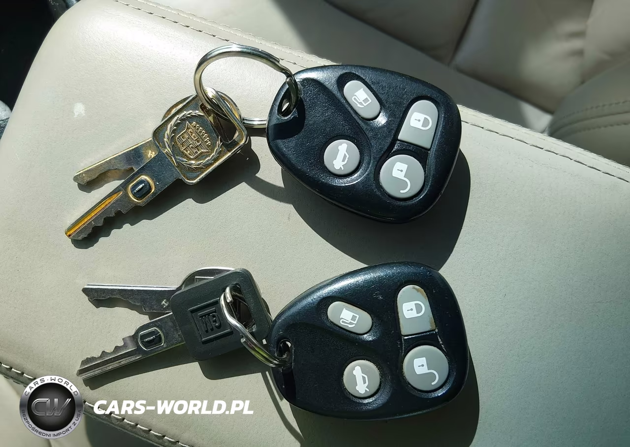 1998 Cadillac Deville Standard VIN:1G6KD54Y5WU732445 - 11