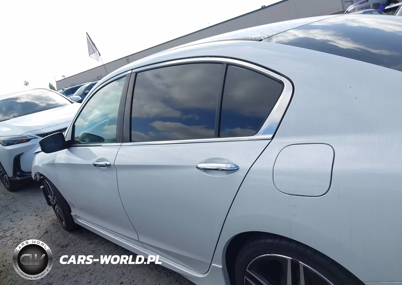 2017 Honda Accord Sport VIN:1HGCR2F55HA220663 - 14