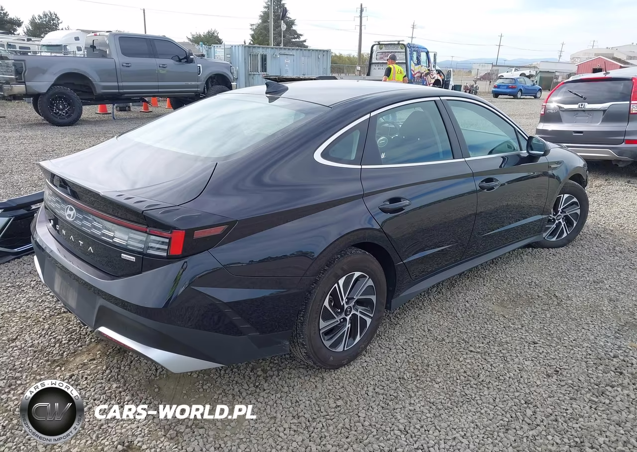 2026 Hyundai Sonata H??Brido Blue VIN:KMHL24JJXTA148060 - 4
