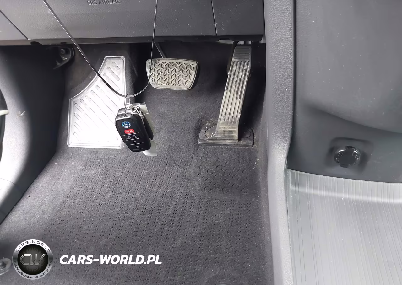 2022 Toyota Sienna Le VIN:5TDKSKFC2NS050001 - 11