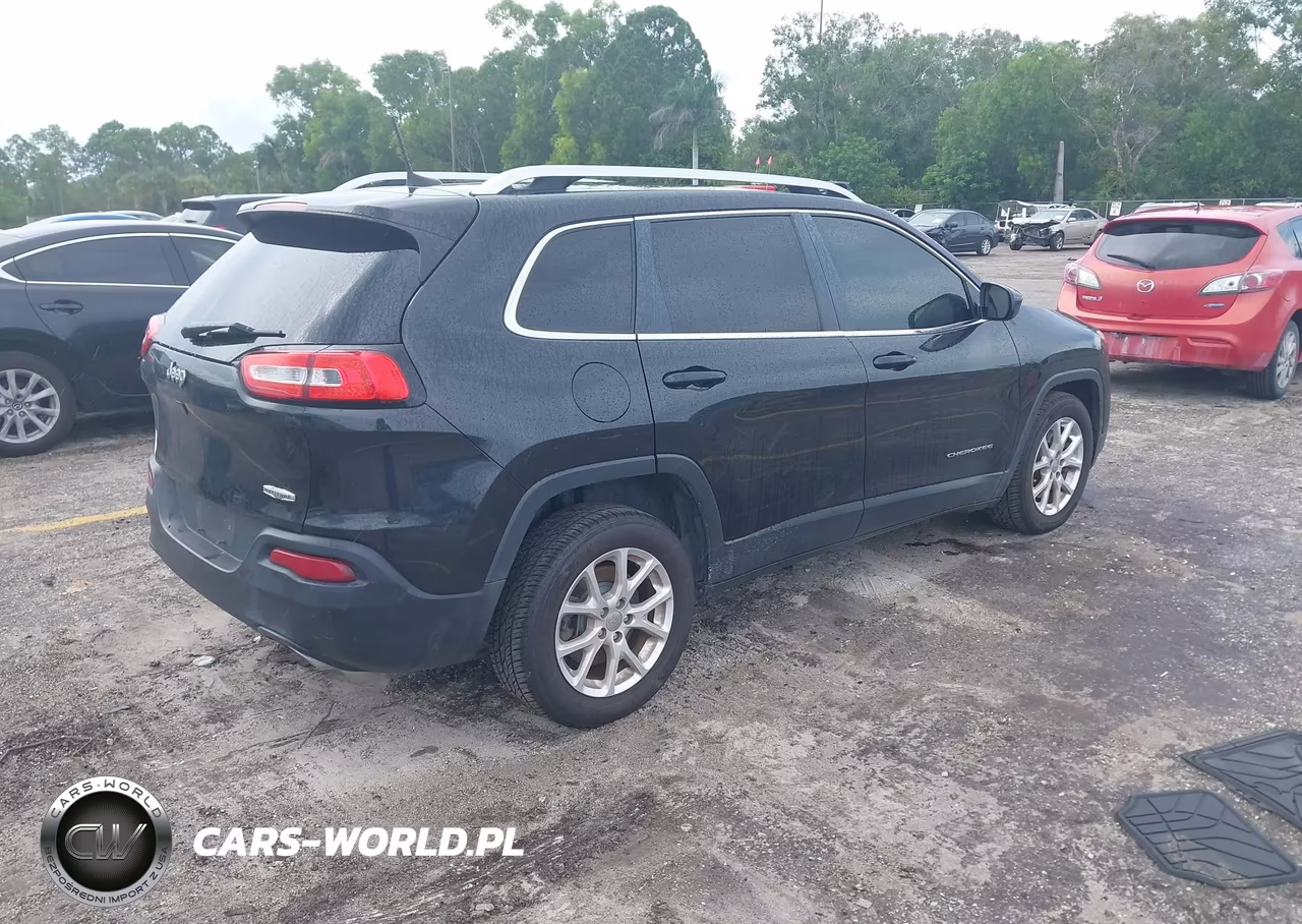 2016 Jeep Cherokee Latitude VIN:1C4PJLCS7GW247369 - 4
