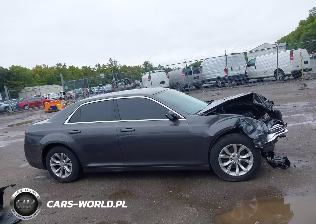 2015 Chrysler 300 Limited VIN:2C3CCAAG4FH903928 - 13