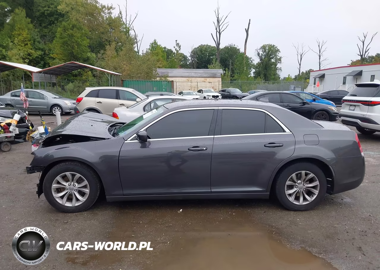 2015 Chrysler 300 Limited VIN:2C3CCAAG4FH903928 - 14