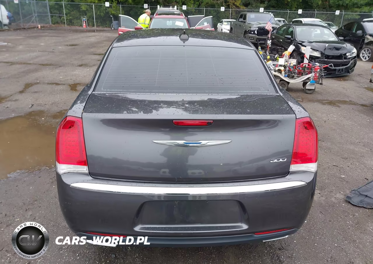 2015 Chrysler 300 Limited VIN:2C3CCAAG4FH903928 - 16