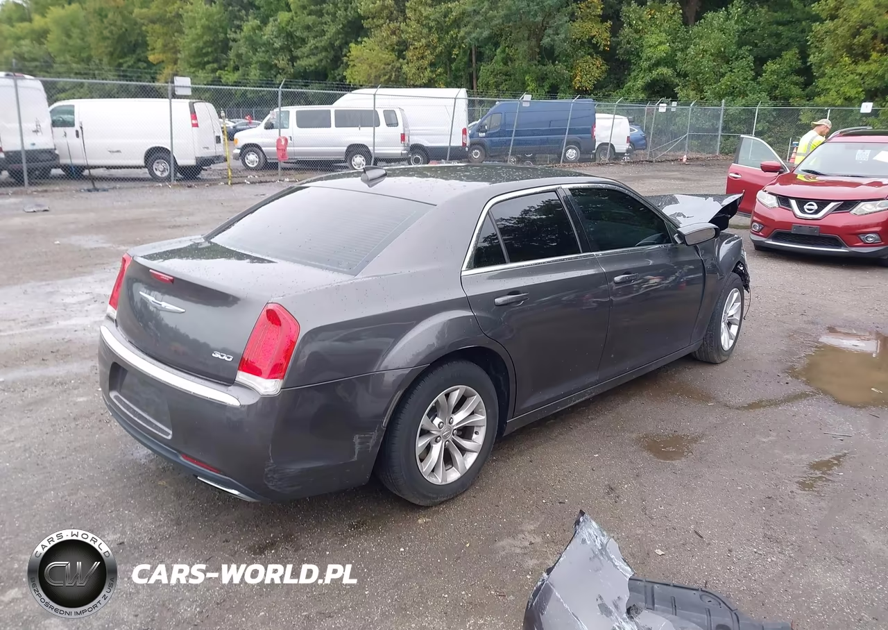 2015 Chrysler 300 Limited VIN:2C3CCAAG4FH903928 - 4