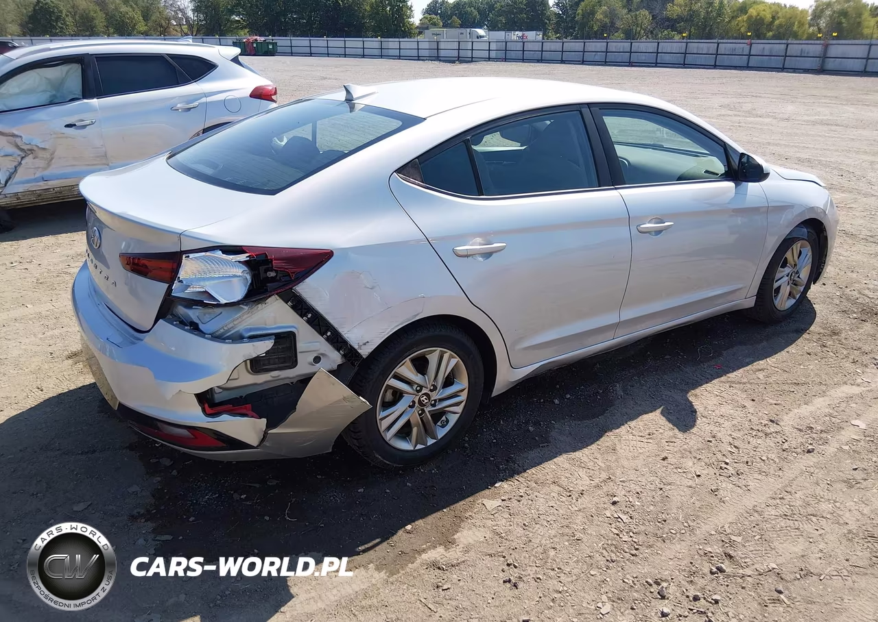 2019 Hyundai Elantra Sel VIN:5NPD84LF2KH469579 - 4