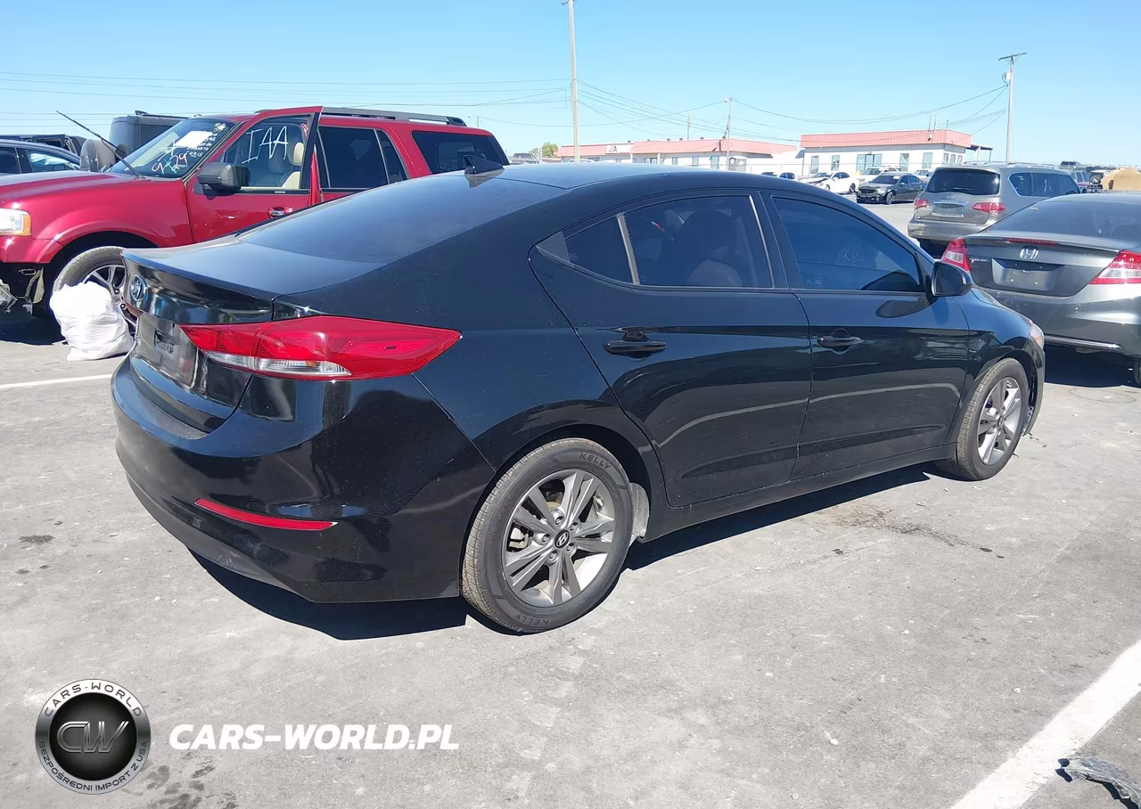 2018 Hyundai Elantra Sel VIN:5NPD84LF1JH313791 - 4