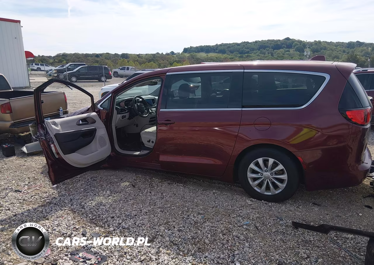 2017 Chrysler Pacifica Touring VIN:2C4RC1DG7HR518880 - 15