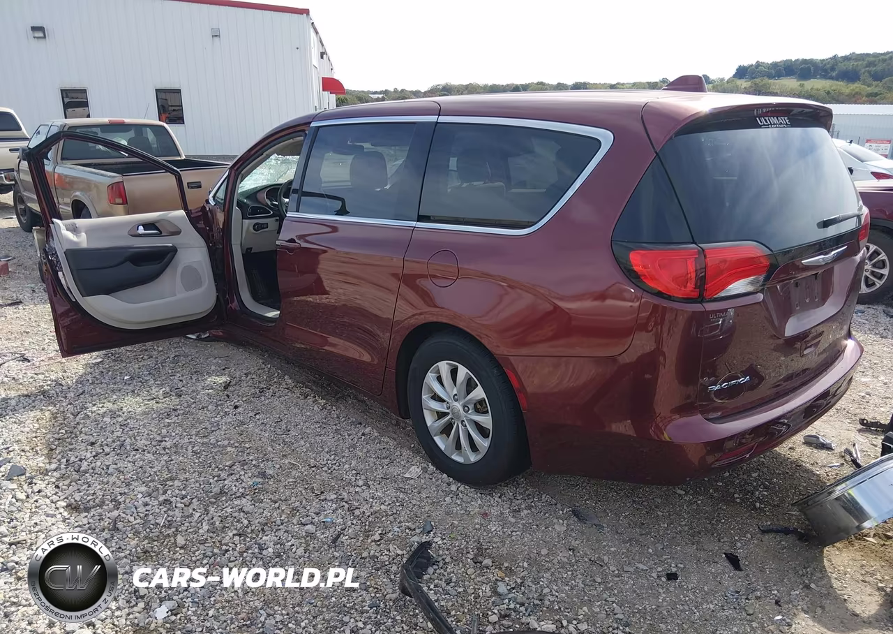 2017 Chrysler Pacifica Touring VIN:2C4RC1DG7HR518880 - 3