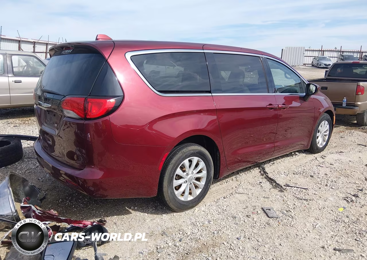 2017 Chrysler Pacifica Touring VIN:2C4RC1DG7HR518880 - 4
