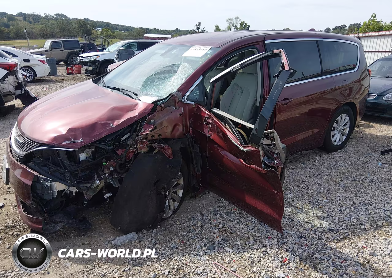 2017 Chrysler Pacifica Touring VIN:2C4RC1DG7HR518880 - 6