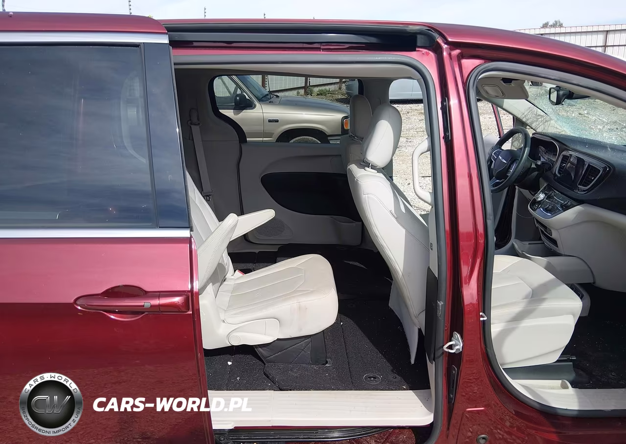 2017 Chrysler Pacifica Touring VIN:2C4RC1DG7HR518880 - 8