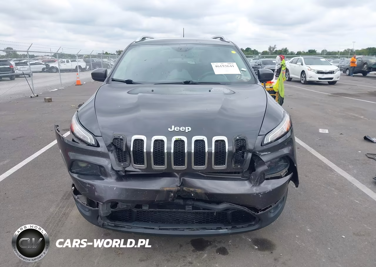 2017 Jeep Cherokee Latitude 4X4 VIN:1C4PJMCS6HW587815 - 11