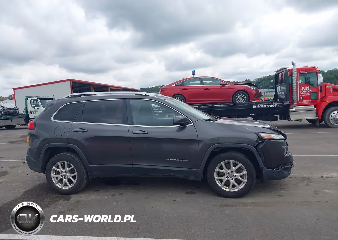 2017 Jeep Cherokee Latitude 4X4 VIN:1C4PJMCS6HW587815 - 12