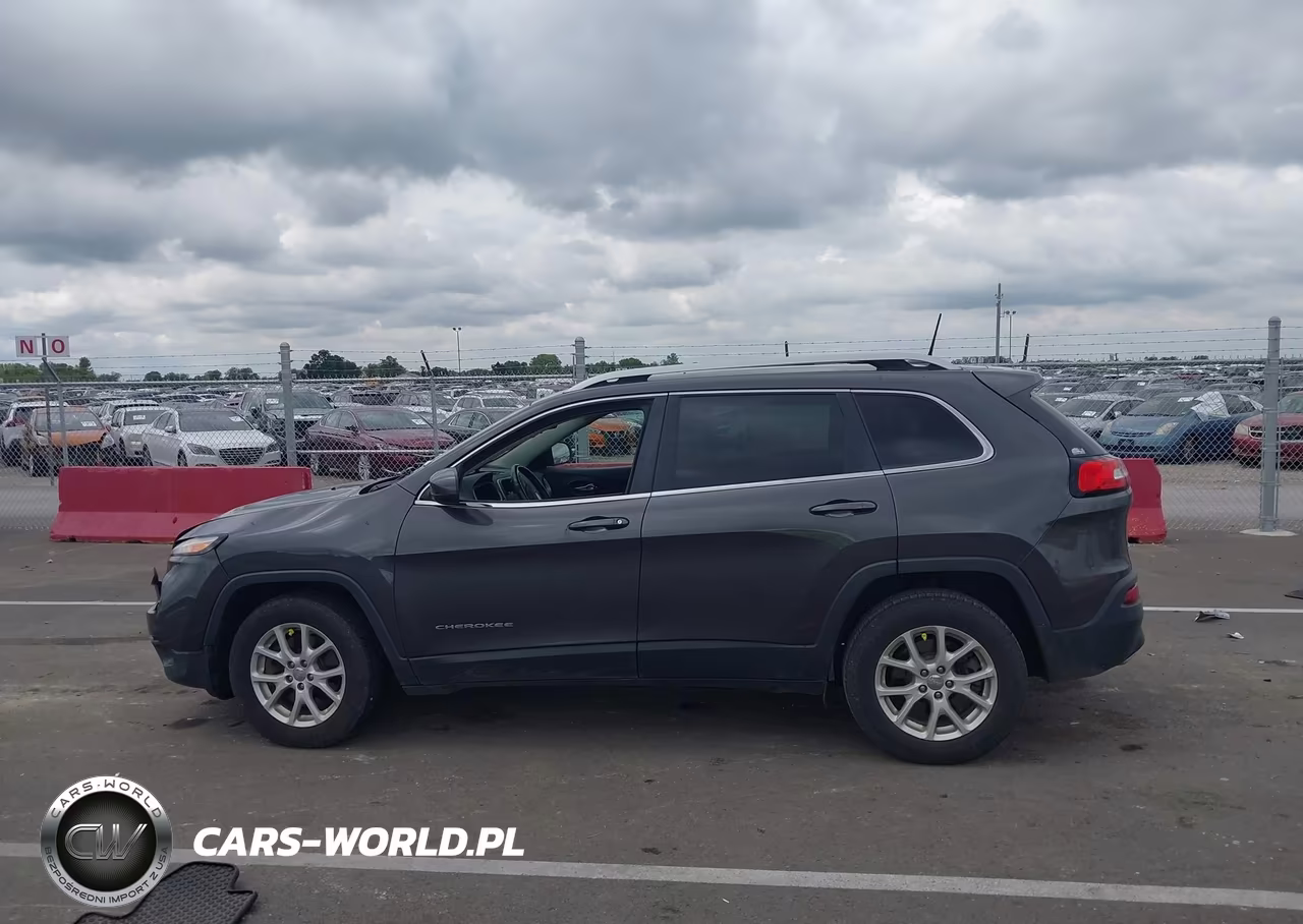 2017 Jeep Cherokee Latitude 4X4 VIN:1C4PJMCS6HW587815 - 13