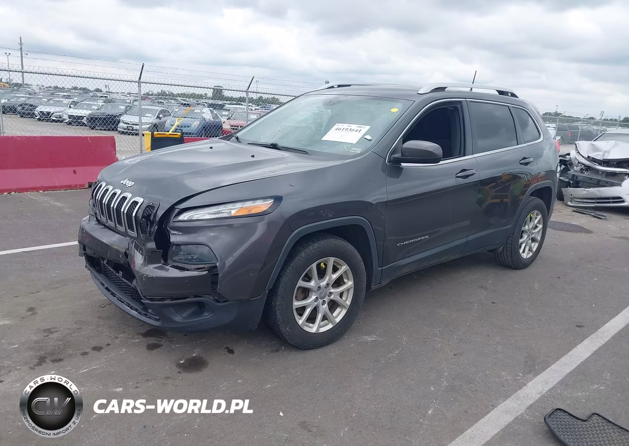 2017 Jeep Cherokee Latitude 4X4 VIN:1C4PJMCS6HW587815 - 2