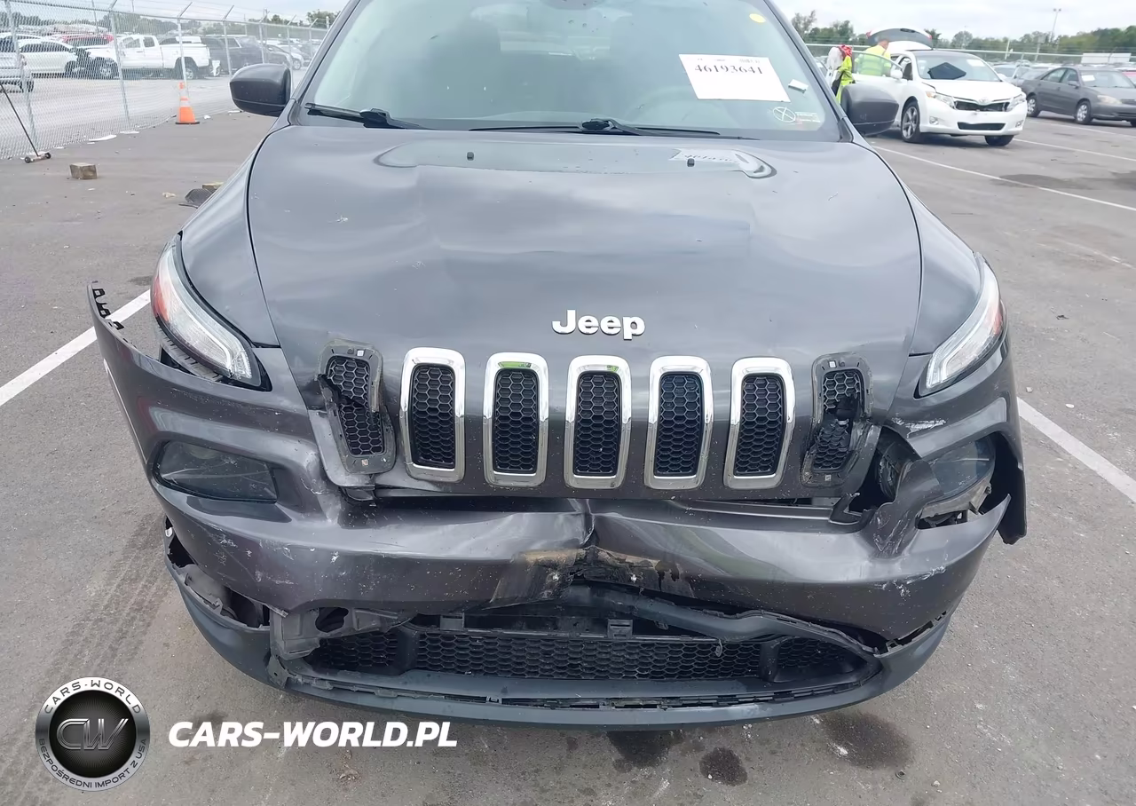 2017 Jeep Cherokee Latitude 4X4 VIN:1C4PJMCS6HW587815 - 6