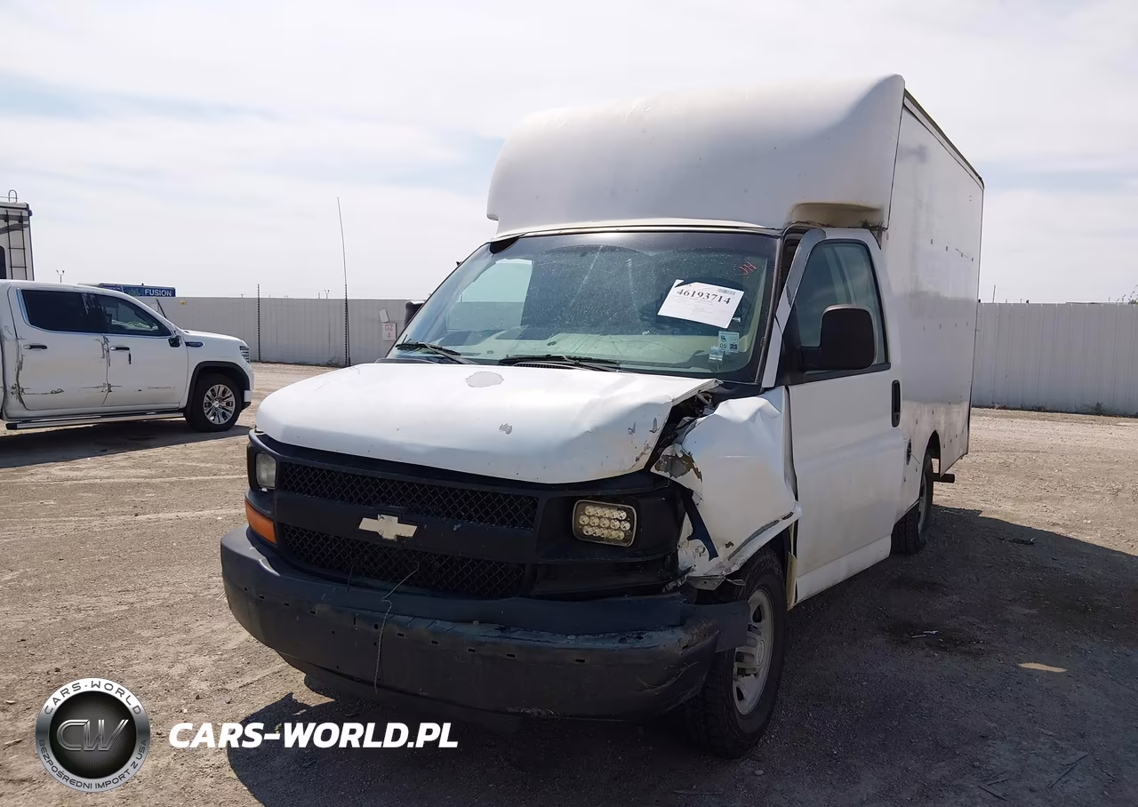 2008 Chevrolet Express Cutaway Work Van VIN:1GBHG31KX81163541 - 11