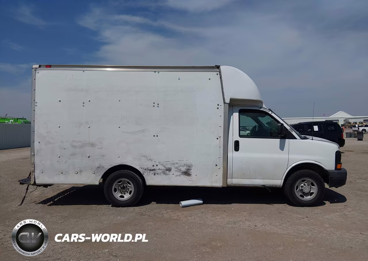 2008 Chevrolet Express Cutaway Work Van VIN:1GBHG31KX81163541 - 13