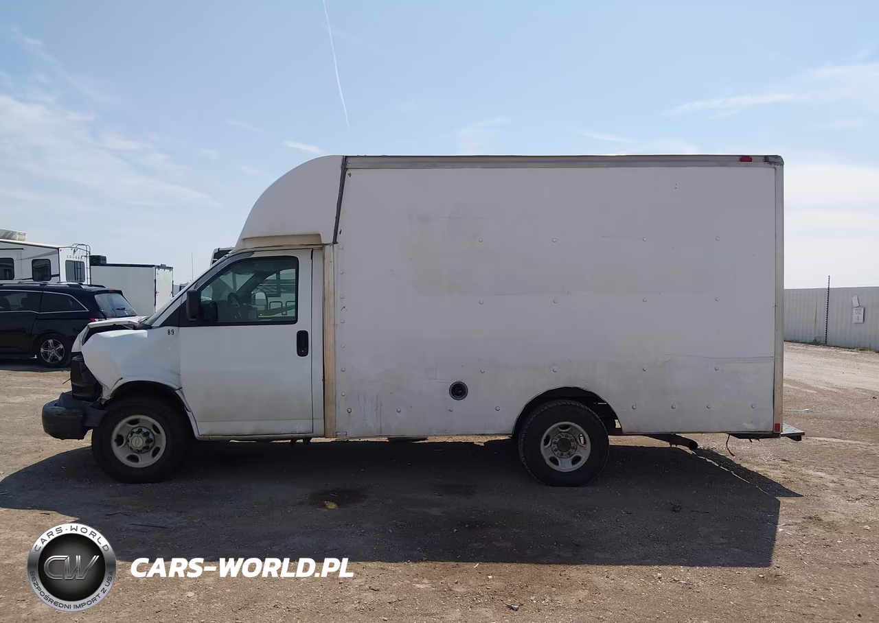 2008 Chevrolet Express Cutaway Work Van VIN:1GBHG31KX81163541 - 14