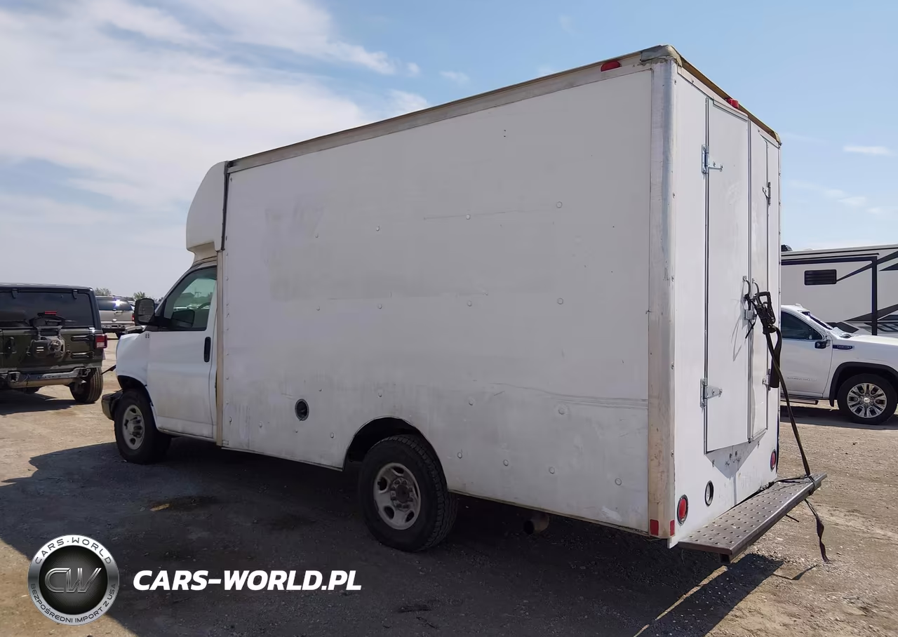 2008 Chevrolet Express Cutaway Work Van VIN:1GBHG31KX81163541 - 3