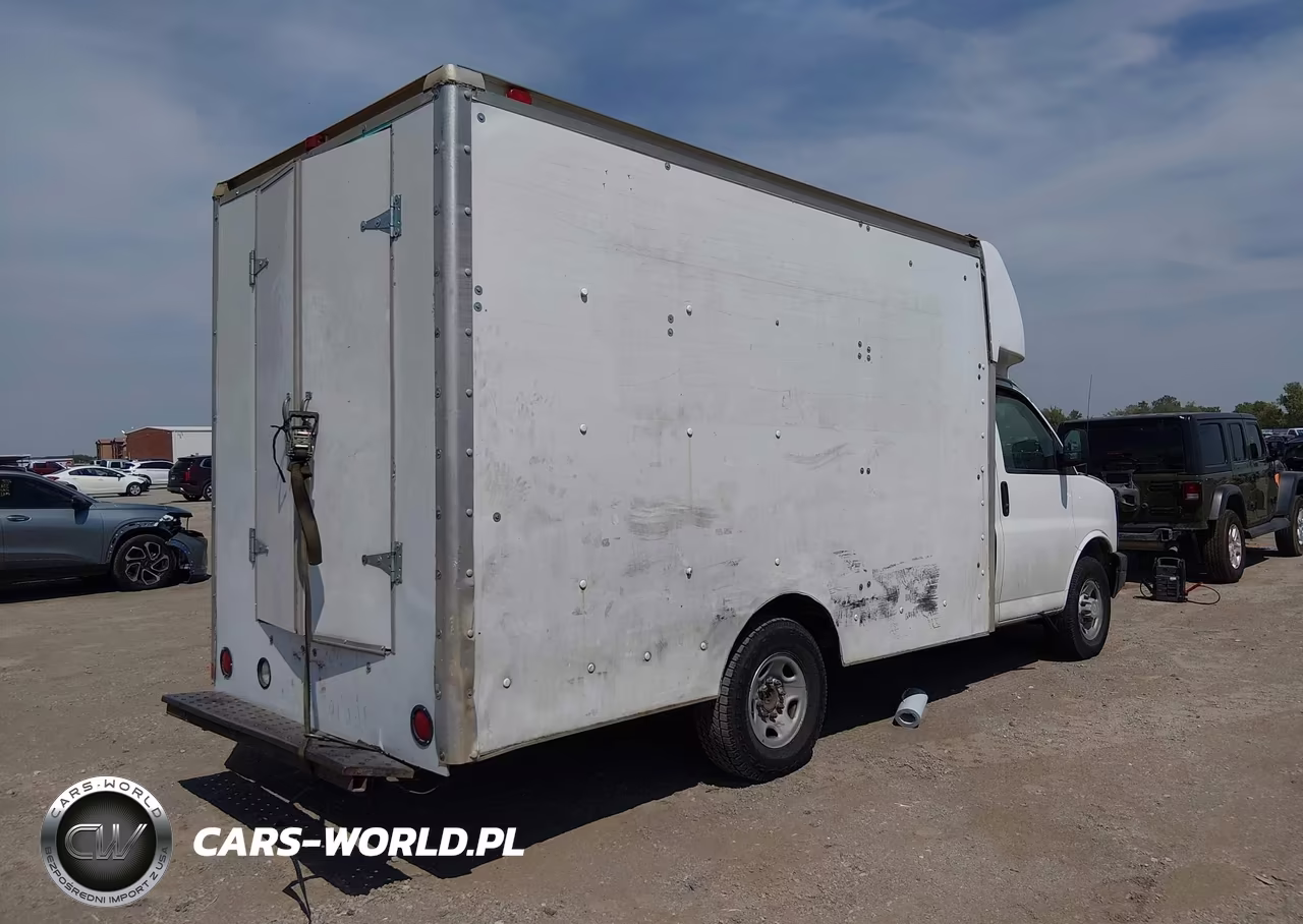 2008 Chevrolet Express Cutaway Work Van VIN:1GBHG31KX81163541 - 4