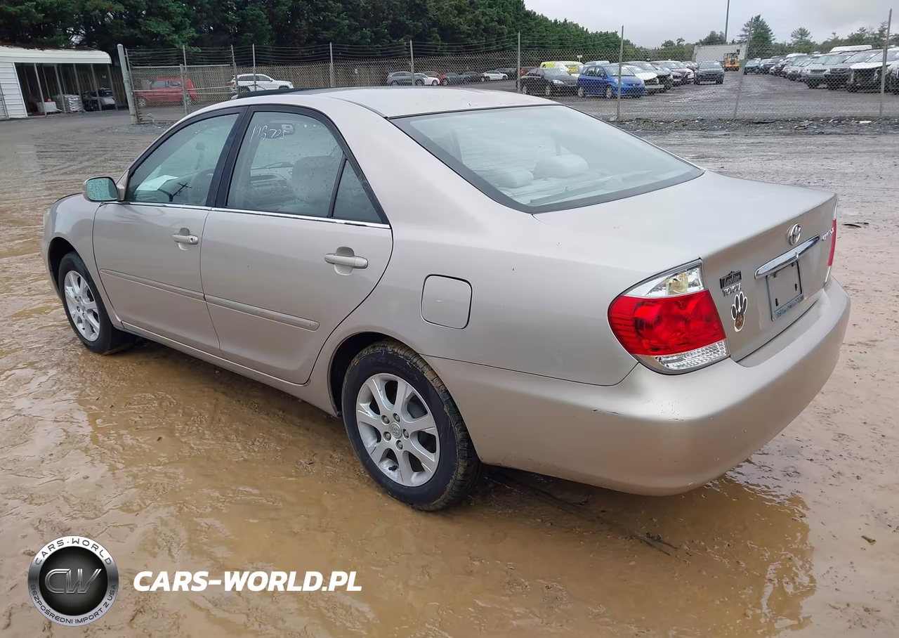 2005 Toyota Camry Xle VIN:4T1BE30K45U983418 - 3