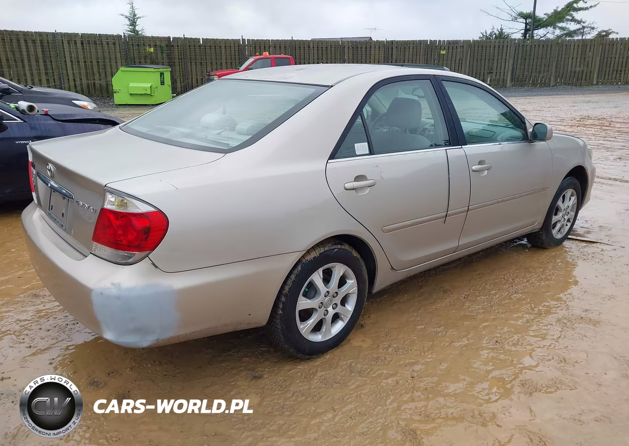 2005 Toyota Camry Xle VIN:4T1BE30K45U983418 - 4