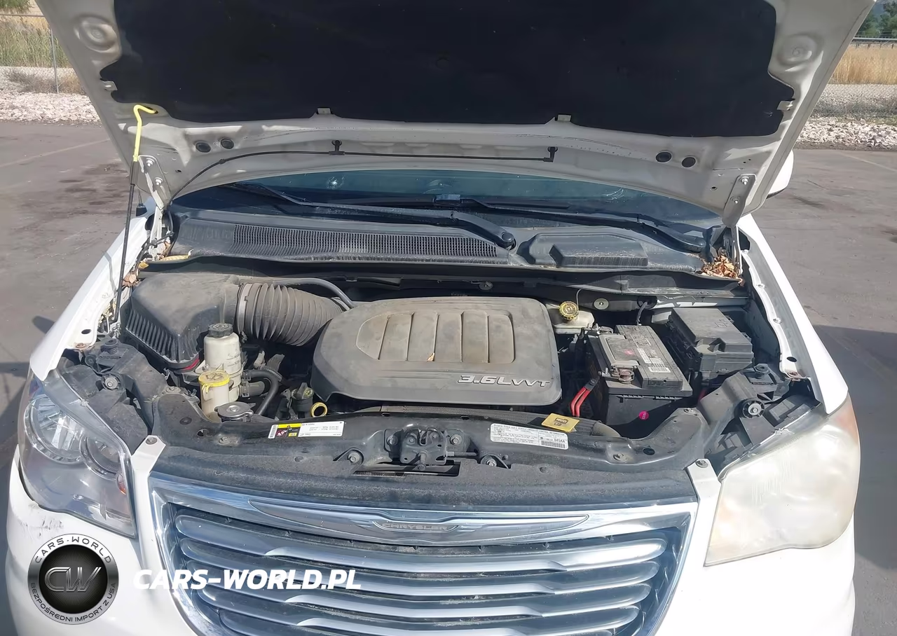 2013 Chrysler Town & Country Touring VIN:2C4RC1BG3DR604992 - 10