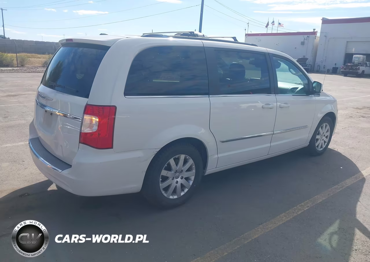 2013 Chrysler Town & Country Touring VIN:2C4RC1BG3DR604992 - 4