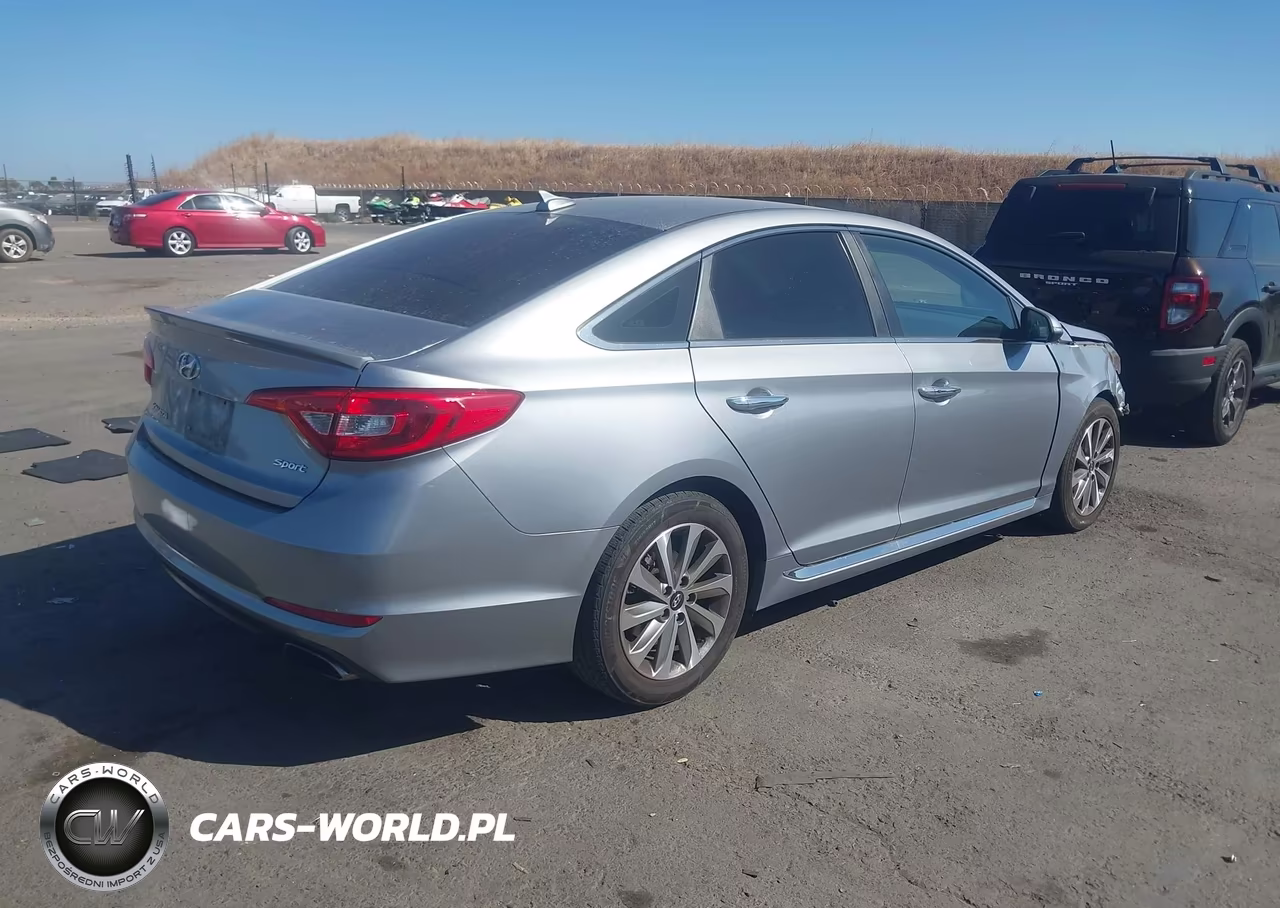 2015 Hyundai Sonata Sport VIN:5NPE34AF7FH052566 - 4