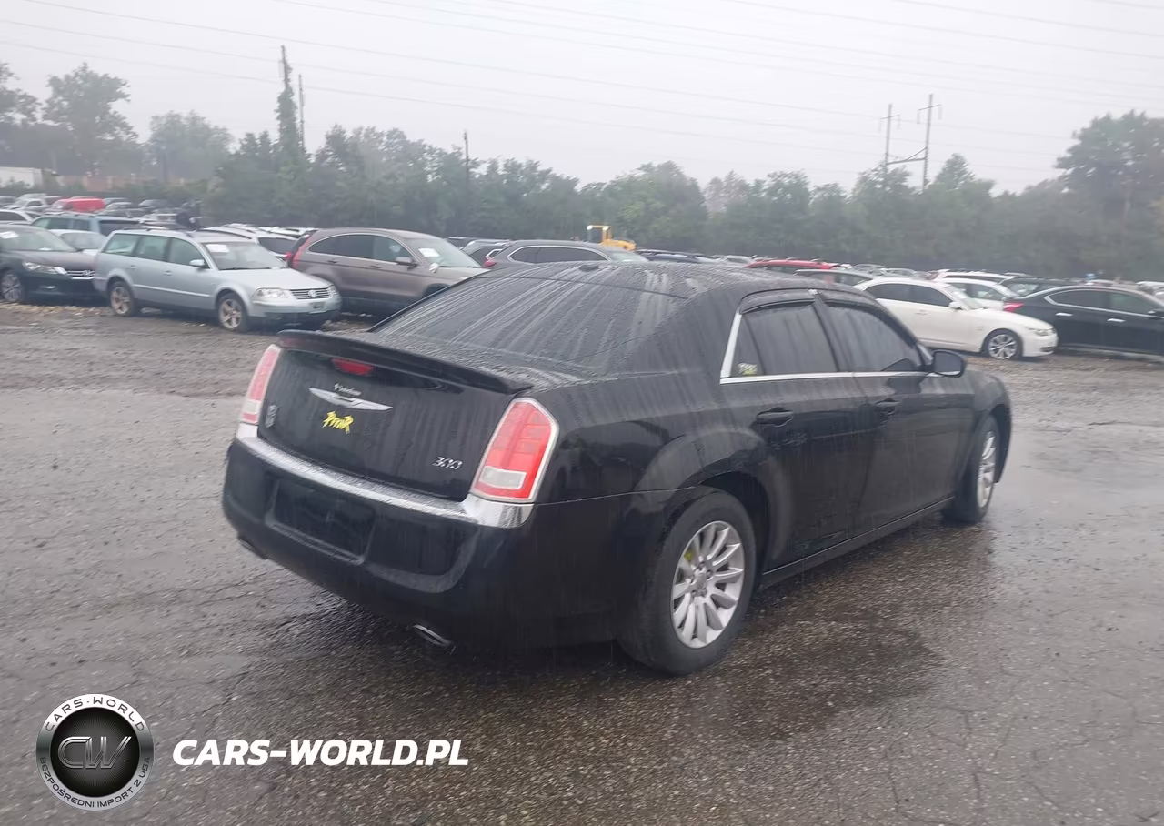 2013 Chrysler 300 Motown VIN:2C3CCAAG1DH533146 - 4