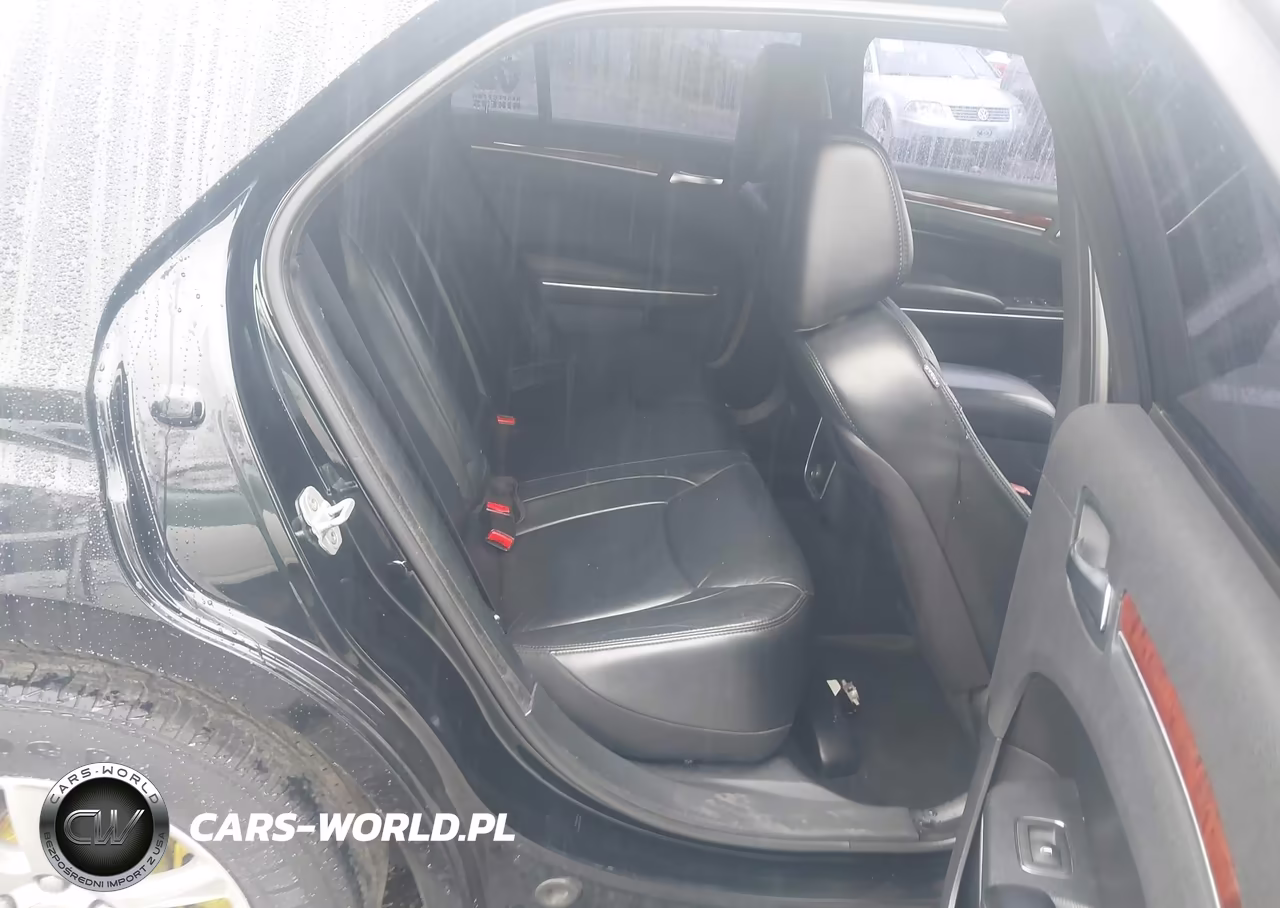 2013 Chrysler 300 Motown VIN:2C3CCAAG1DH533146 - 8