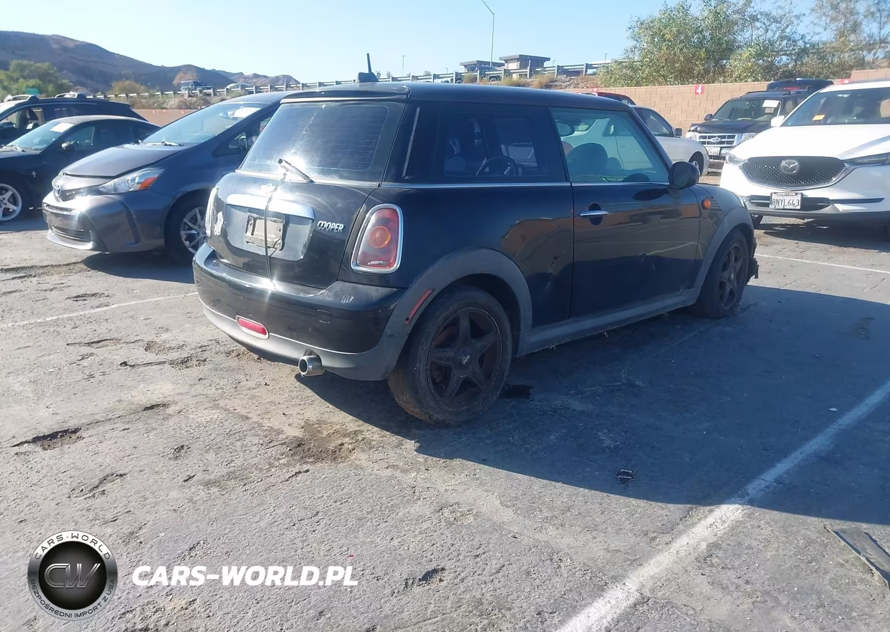 2009 Mini Cooper Hardtop VIN:WMWMF33509TU72975 - 4